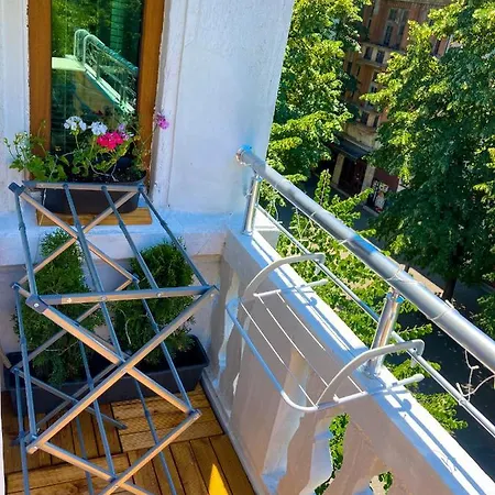 Two Bedroom - Alexandrovska - Location - Bus, Train And Marine Stations, Next To Sea Garden And 아파트 부르가스