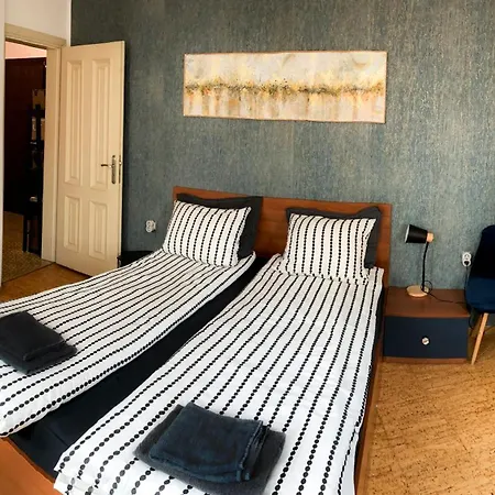 Two Bedroom - Alexandrovska - Location - Bus, Train And Marine Stations, Next To Sea Garden And 아파트 *