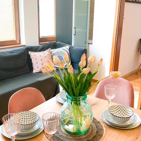 Two Bedroom - Alexandrovska - Location - Bus, Train And Marine Stations, Next To Sea Garden And 아파트 부르가스