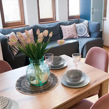 アパート Two Bedroom - Alexandrovska - Location - Bus, Train And Marine Stations, Next To Sea Garden And ブルガス