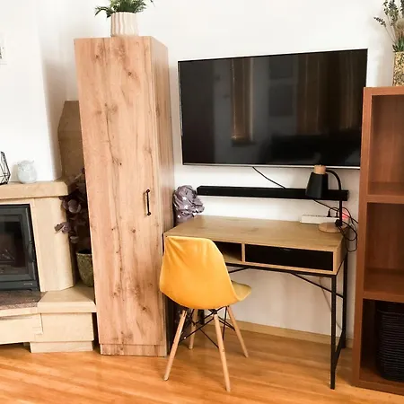 Apartmán Two Bedroom - Alexandrovska - Location - Bus, Train And Marine Stations, Next To Sea Garden And