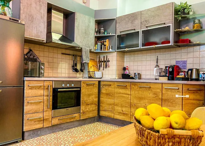 Two Bedroom - Alexandrovska - Location - Bus, Train And Marine Stations, Next To Sea Garden And Апартаменты