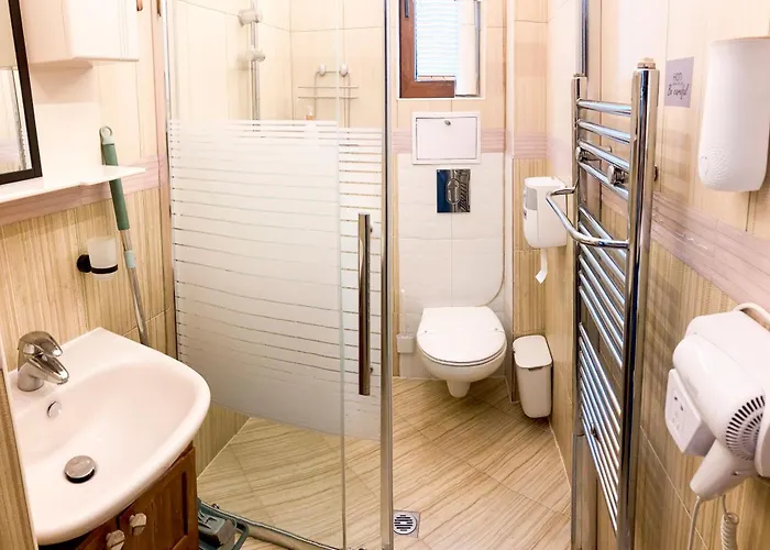 Two Bedroom - Alexandrovska - Location - Bus, Train And Marine Stations, Next To Sea Garden And